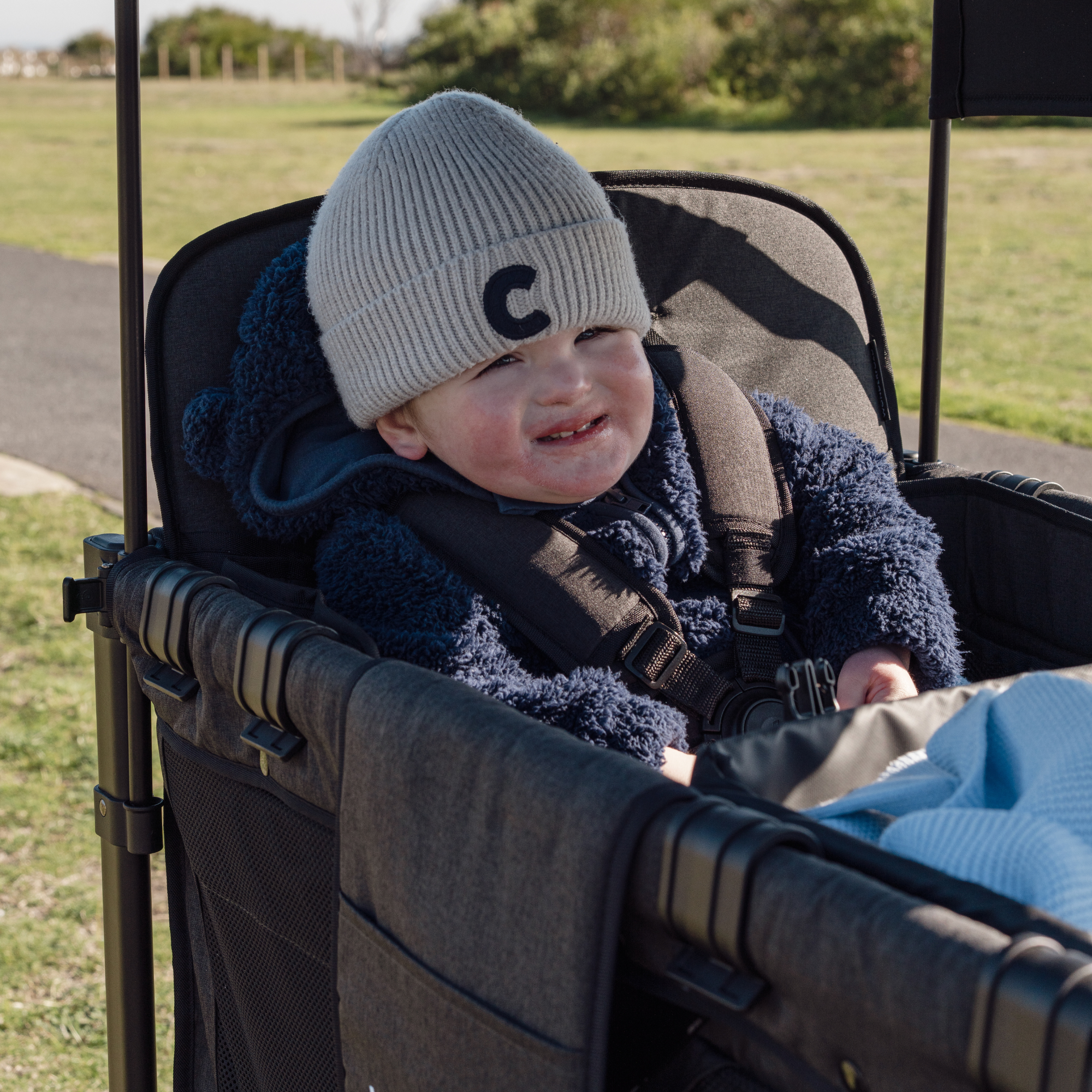 WonderFold W4 - Single Seat Volcanic Black - WonderFold Wagons Australia